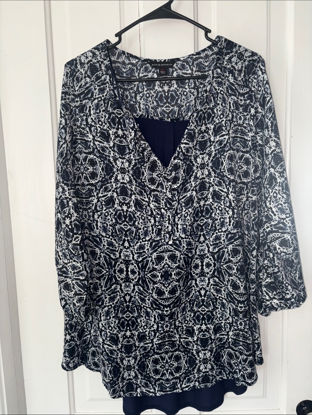 Rock & Republic Black and White Printed V-Neck Tunic